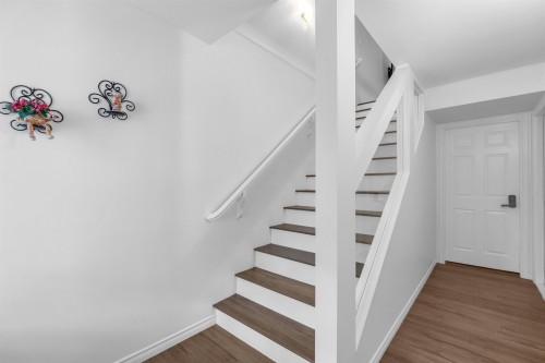 5-2382 Parkway Boulevard, Coquitlam, BC - Indoor Photo Showing Other Room