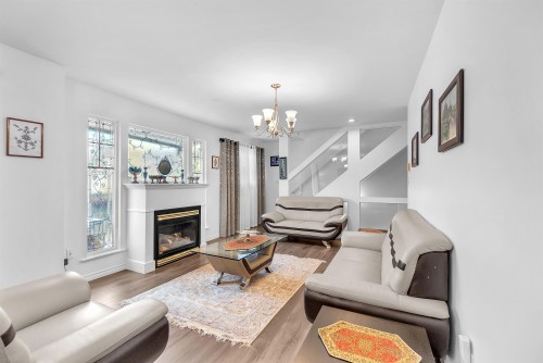5-2382 Parkway Boulevard, Coquitlam, BC - Indoor Photo Showing Living Room With Fireplace