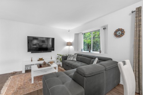 5-2382 Parkway Boulevard, Coquitlam, BC - Indoor Photo Showing Living Room