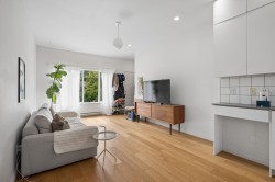 3559 Lakewood Street  Vancouver, BC V5N 4V7