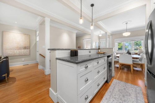 396 Keith Road E, North Vancouver, BC 