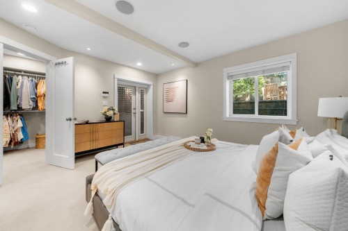 396 Keith Road E, North Vancouver, BC 