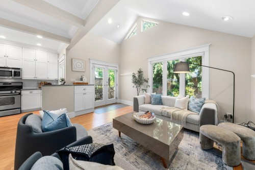 396 Keith Road E, North Vancouver, BC 