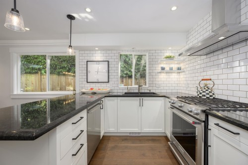 5544 Woodchuck Place, North Vancouver, BC 