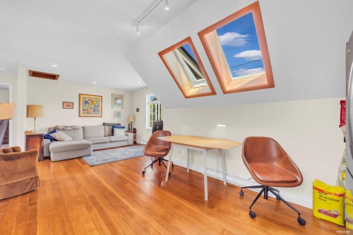 2636 Prince Albert Street, Vancouver, BC - Indoor Photo Showing Living Room