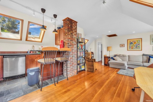 2636 Prince Albert Street, Vancouver, BC - Indoor Photo Showing Living Room With Fireplace
