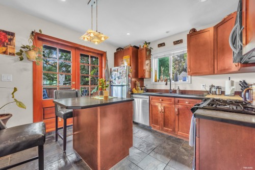 2636 Prince Albert Street, Vancouver, BC - Indoor Photo Showing Kitchen