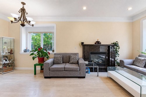 6890 Koala Crescent, Burnaby, BC 