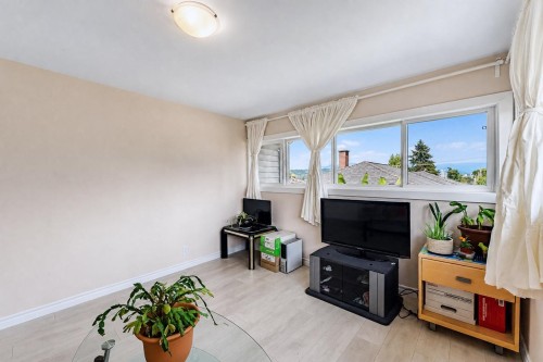 6890 Koala Crescent, Burnaby, BC 