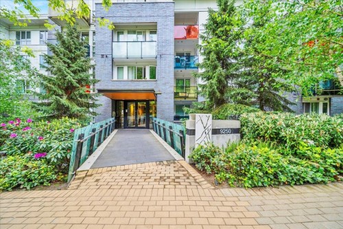 218-9250 University High Street  Burnaby, BC V5A 0B3