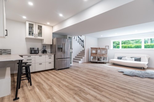 24991 100 Avenue, Maple Ridge, BC - Indoor