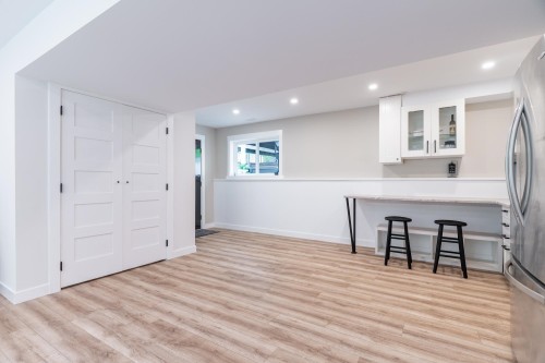 24991 100 Avenue, Maple Ridge, BC - Indoor