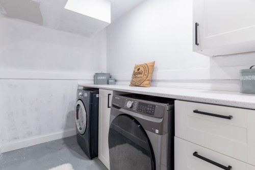24991 100 Avenue, Maple Ridge, BC - Indoor Photo Showing Laundry Room