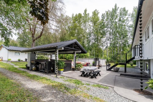 24991 100 Avenue, Maple Ridge, BC - Outdoor