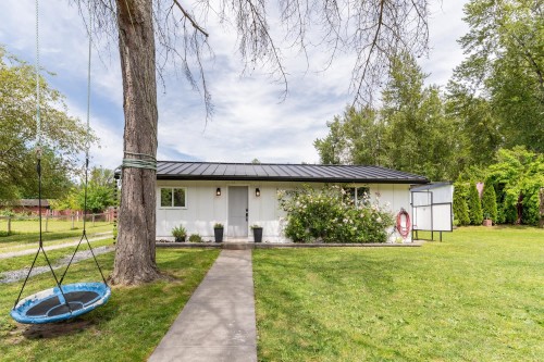 24991 100 Avenue, Maple Ridge, BC - Outdoor
