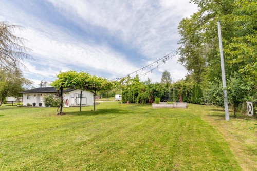 24991 100 Avenue, Maple Ridge, BC - Outdoor