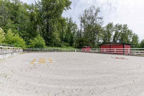 24991 100 Avenue, Maple Ridge, BC - Outdoor