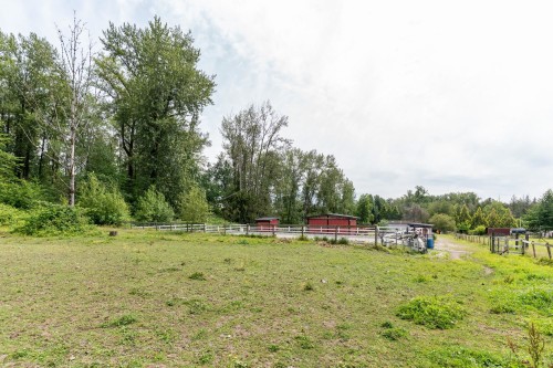 24991 100 Avenue, Maple Ridge, BC - Outdoor