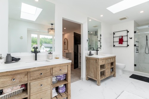24991 100 Avenue, Maple Ridge, BC - Indoor Photo Showing Bathroom