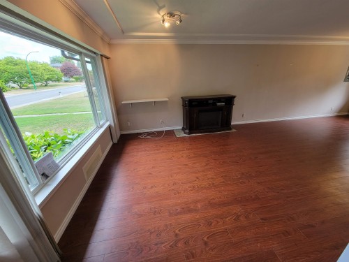 8374 11Th Avenue, Burnaby, BC - Indoor Photo Showing Other Room