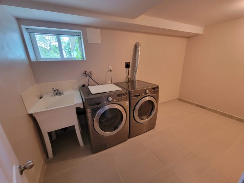 8374 11Th Avenue, Burnaby, BC - Indoor Photo Showing Laundry Room