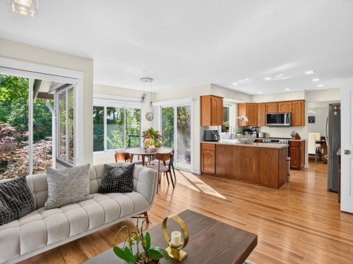 1498 Lansdowne Drive, Coquitlam, BC 
