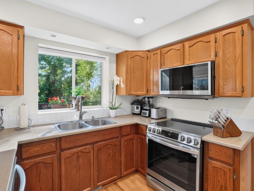 1498 Lansdowne Drive, Coquitlam, BC 
