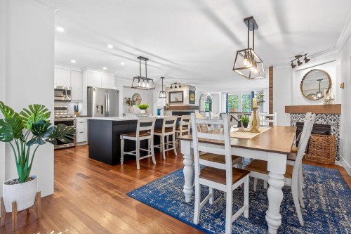 23594 108 Avenue, Maple Ridge, BC 