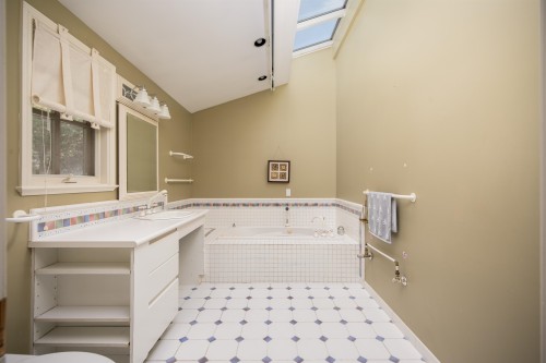 888 Pyrford Road, West Vancouver, BC 