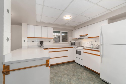 171 Edward Crescent, Port Moody, BC - Indoor Photo Showing Kitchen