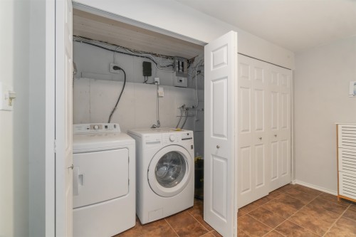 171 Edward Crescent, Port Moody, BC - Indoor Photo Showing Laundry Room
