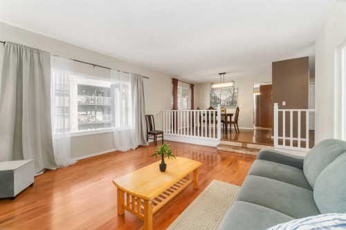 171 Edward Crescent, Port Moody, BC - Indoor Photo Showing Living Room