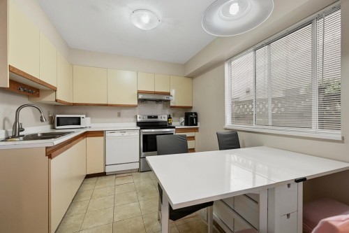 819 70Th Avenue W, Vancouver, BC 