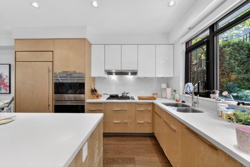 1088 7Th Avenue W, Vancouver, BC 