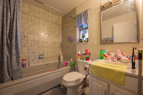 7231 Lucas Road, Richmond, BC - Indoor Photo Showing Bathroom
