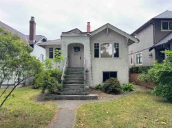3481 10th Avenue W Vancouver, BC V6R 2E7
