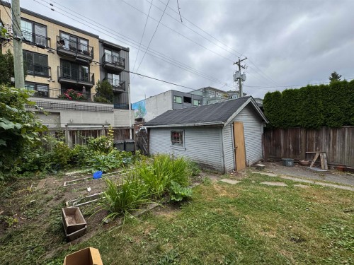 3481 10Th Avenue W, Vancouver, BC 