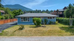 40356 Hood Road Squamish, BC V0N 1T0