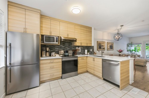 8529 Jellicoe Street, Vancouver, BC 