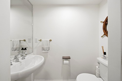 8529 Jellicoe Street, Vancouver, BC 