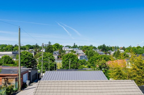 2-678 22Nd Avenue E, Vancouver, BC 