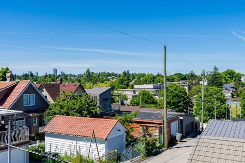 2-678 22Nd Avenue E, Vancouver, BC 
