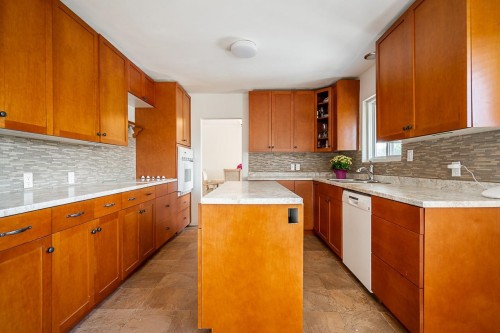 50 10Th Avenue E, New Westminster, BC 