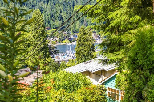 1942 Banbury Road, North Vancouver, BC 