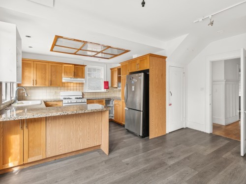 4606 11Th Avenue W, Vancouver, BC - Indoor Photo Showing Kitchen
