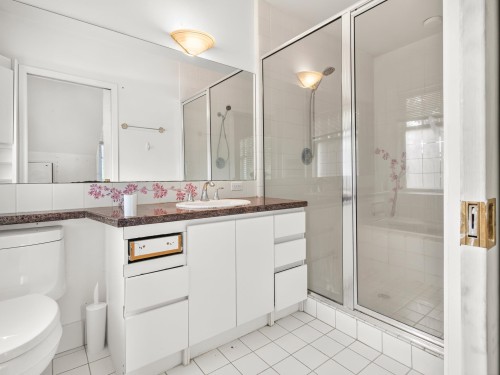 4606 11Th Avenue W, Vancouver, BC - Indoor Photo Showing Bathroom