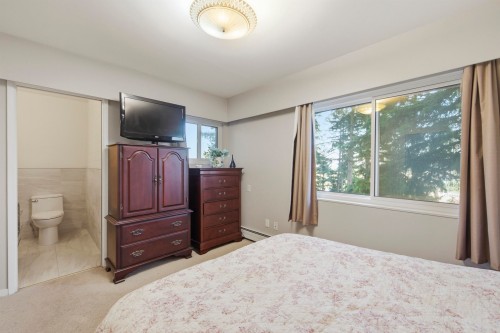 2270 Dawes Hill Road, Coquitlam, BC - Indoor Photo Showing Bedroom