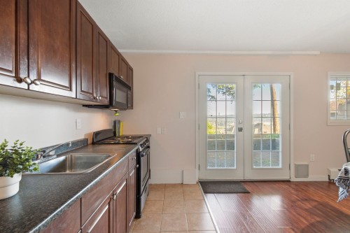2270 Dawes Hill Road, Coquitlam, BC - Indoor Photo Showing Kitchen