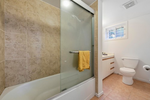 2270 Dawes Hill Road, Coquitlam, BC - Indoor Photo Showing Bathroom