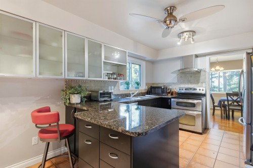 2270 Dawes Hill Road, Coquitlam, BC - Indoor Photo Showing Kitchen